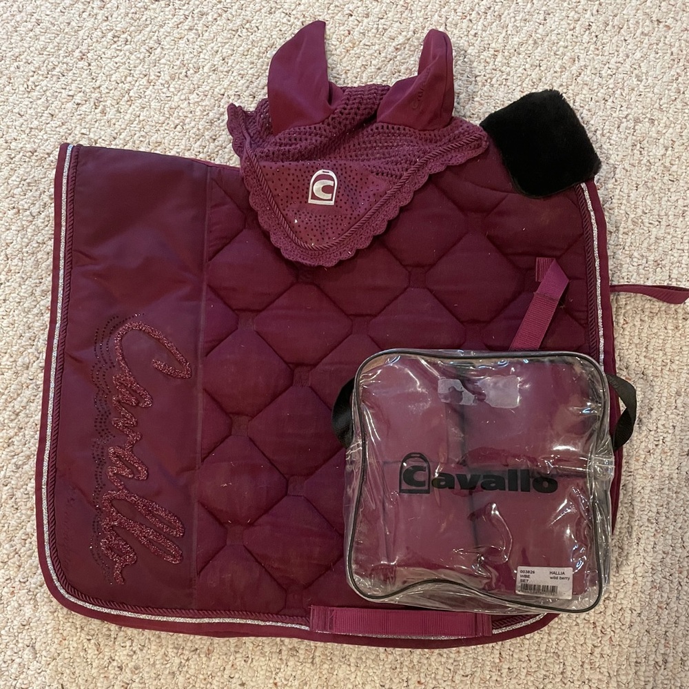 Cavallo Hallia Wild Berry Dressage set